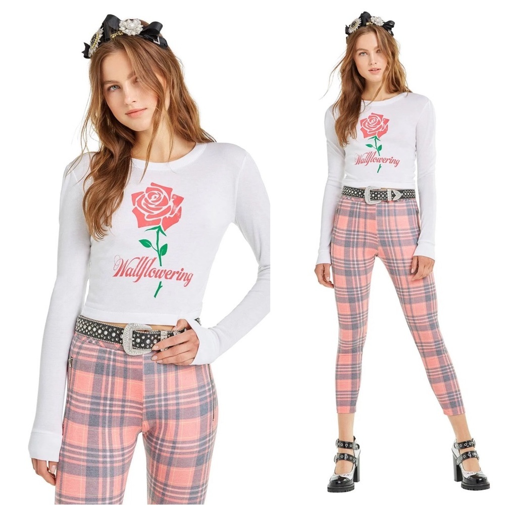WILDFOX • "Wallflowering" Mia Long Sleeve Top tee white cropped rose graphic